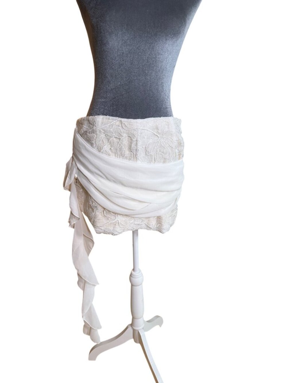Jessica Bara Lace Overlay Mini Skirt With Draped Ruffle Detail In Cream Size Sma